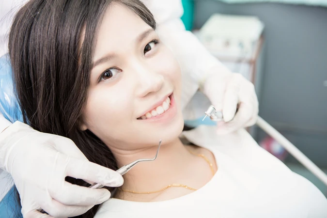 Stain Remover (Menghilangkan Warna Bekas Rokok Gigi) oleh drg. Umum di Passion Dental Care