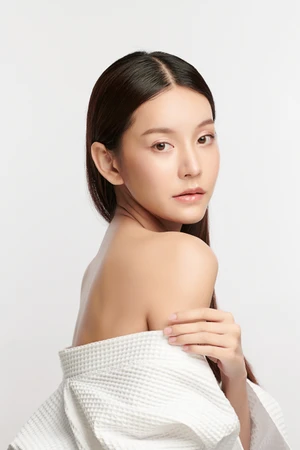 Ultralift Smile Line & Cheek di The Clinic Beautylosophy