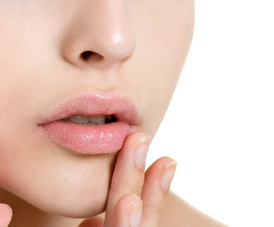 Waxing Upper Lips di La Lune Beauty