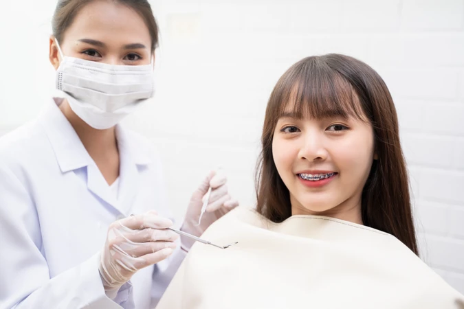 Pemasangan Behel Metal oleh drg Umum di Olive Dental