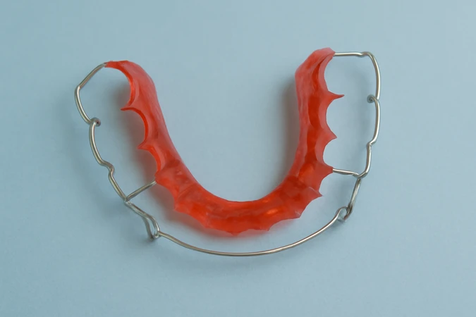Removable Retainer per Rahang di Klinik Edelweiss