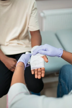 Ganti Verban Sedang 5–10 cm di Klinik Edelweiss