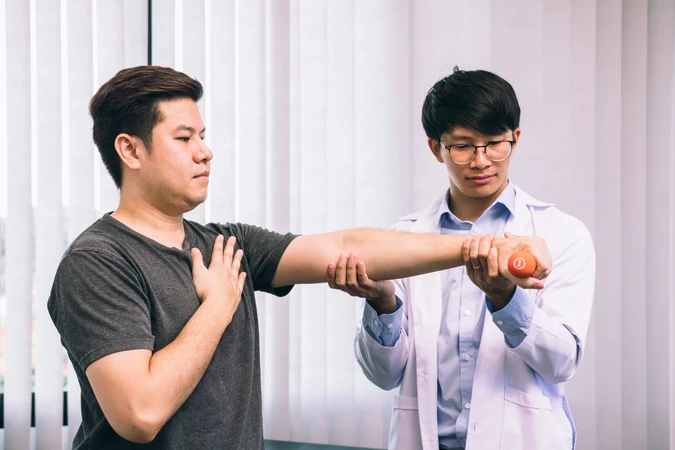 Fisioterapi Post-Stroke / Post-Fracture (4 Pertemuan) di Klinik Karawaci Medika