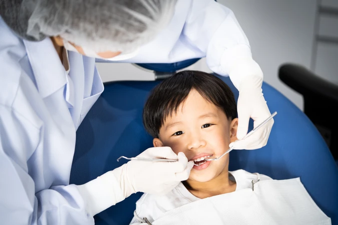 Topical Application Fluoride di Medikids (Padang)