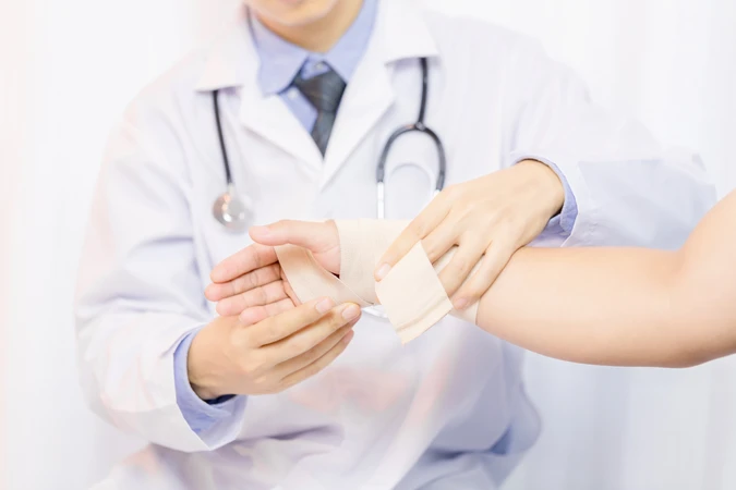 Homecare Rawat Luka Decubitus di Ratulangi Medical Center
